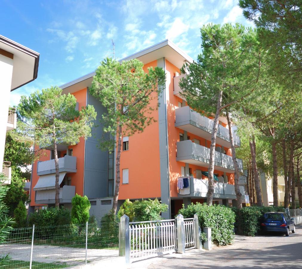 Condominio Tiziano B Bibione Exterior foto